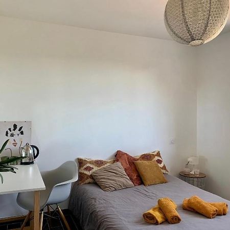 Charmante Chambre Dans Une Maison De Campagne Saint-Etienne-de-Fontbellon Luaran gambar